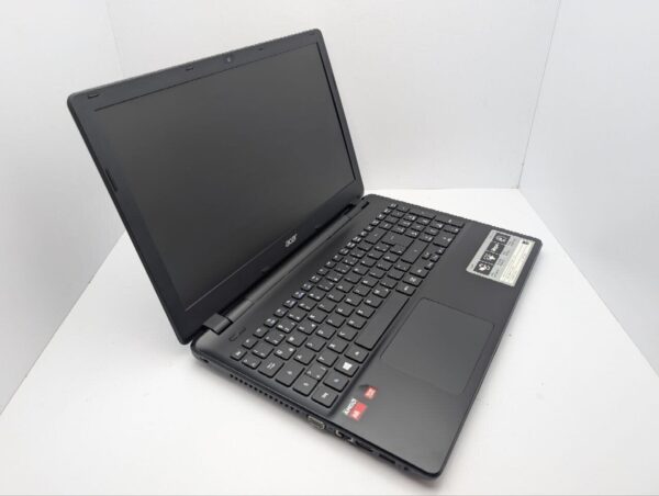 Ноутбук Acer Aspire E5-521 / 15.6" (1366x768) TN / AMD A6-6310 (4 ядра по 1.8 - 2.4 GHz) / 8 GB DDR3 / 240 GB SSD / AMD Radeon R4 Graphics / WebCam - Зображення 4