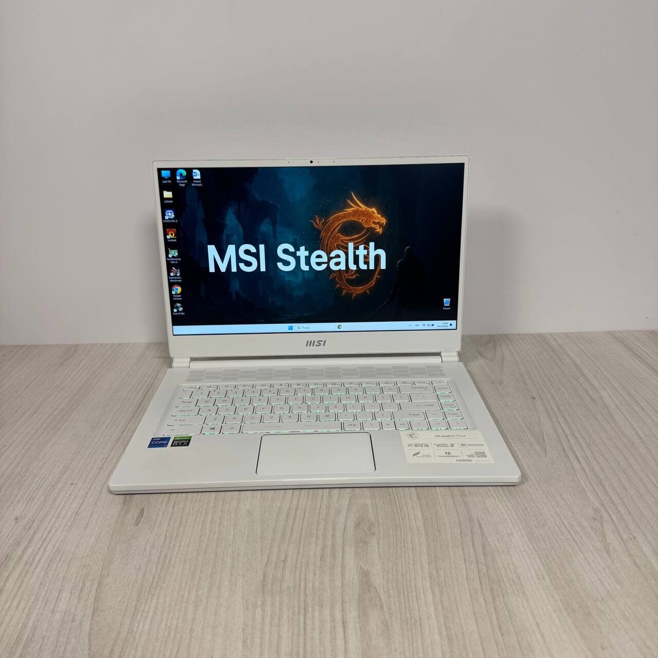 Ігровий ноутбук MSI Stealth 15M A11UEK White / 15.6" (1920x1080) IPS / Intel Core i7-11375H (4 (8) ядра по 3.0 - 5.0 GHz) / 32 GB DDR4 / 1000 GB SSD NVMe / nVidia GeForce RTX 3060, 6 GB GDDR6, 192-bit / WebCam - Зображення 2