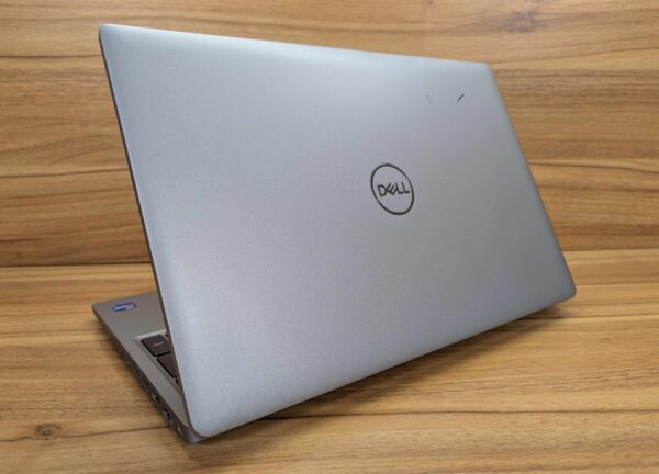 Мобільна робоча станція Dell Precision 3570 / 15.6" (1920x1080) IPS / Intel Core i7-1265U (10 (12) ядер по 3.6 - 4.8 GHz) / 16 GB DDR4 / 512 GB SSD / nVidia T550, 4 GB GDDR6, 64-bit / WebCam / Windows 11 - Зображення 7