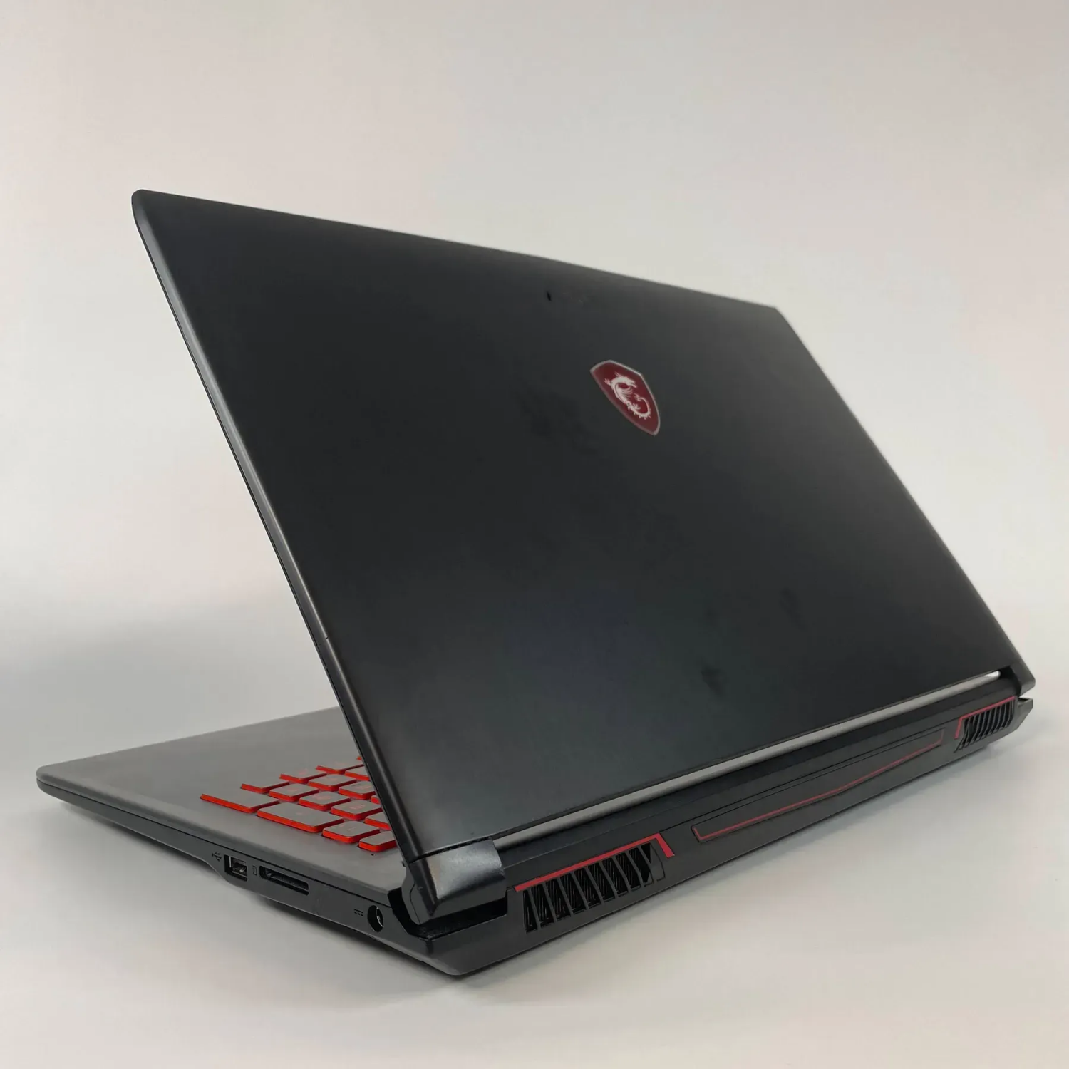 Ігровий ноутбук MSI GV62 8RE / 15.6" (1920x1080) IPS / Intel Core i5-8300H (4 (8) ядра по 2.3 - 4.0 GHz) / 16 GB DDR4 / 512 GB SSD / nVidia GeForce GTX 1060, 3 GB GDDR5, 192-bit / WebCam / HDMI - Зображення 7