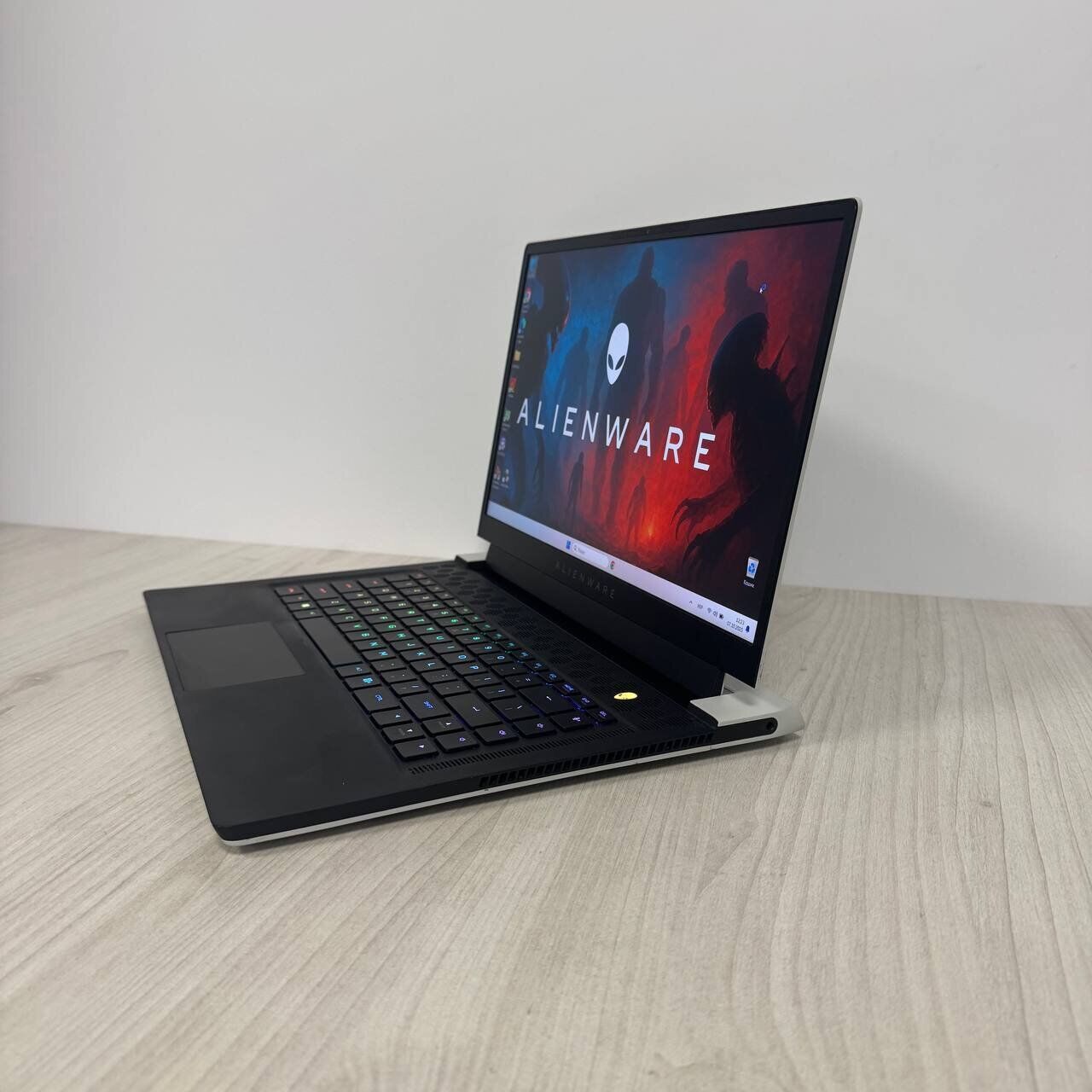 Ігровий ноутбук Б-клас Dell Alienware X15 R1 White / 15.6" (1920x1080) IPS / Intel Core i7-11800H (8 (16) ядер по 2.3 - 4.6 GHz) / 16 GB DDR4 / 512 GB SSD NVMe / nVidia GeForce RTX 3070, 8 GB GDDR6, 256-bit / WebCam - Зображення 5