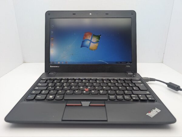 Нетбук Б-клас Lenovo ThinkPad X121e / 12.1" (1366x768) TN / AMD E-450 (2 ядра по 1.65 GHz) / 6 GB DDR3 / 120 GB SSD / AMD Radeon HD 6320 Graphics / WebCam / АКБ не тримає - Зображення 2