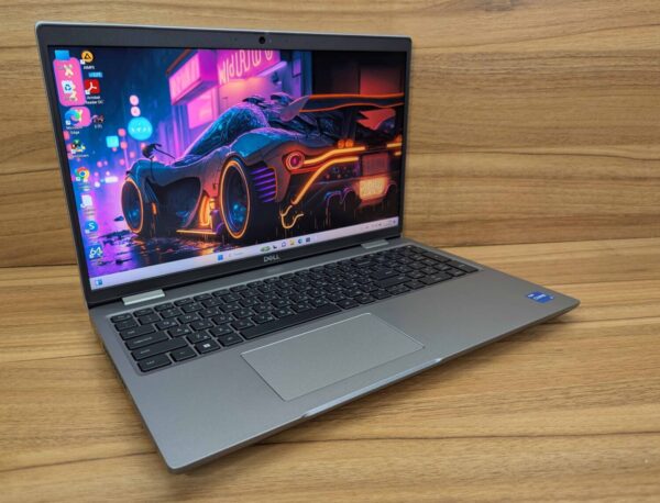 Мобільна робоча станція Dell Precision 3561 / 15.6" (1920x1080) IPS / Intel Core i5-11500H (6 (12) ядер по 2.4 - 4.6 GHz) / 32 GB DDR4 / 512 GB SSD / nVidia T600, 4 GB GDDR6, 128-bit / WebCam / Windows 11 - Зображення 3