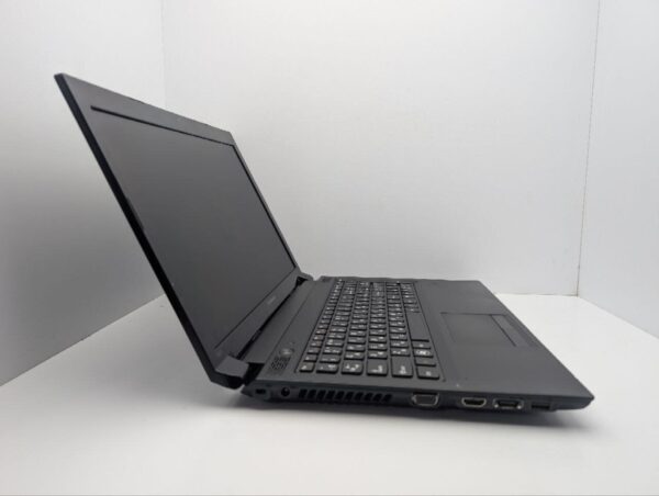Ноутбук Lenovo B575 / 15.6" (1366x768) TN / AMD E-300 (2 ядра по 1.3 GHz) / 6 GB DDR3 / 120 GB SSD / AMD Radeon HD 6310 Graphics / WebCam / DVD-ROM - Зображення 3