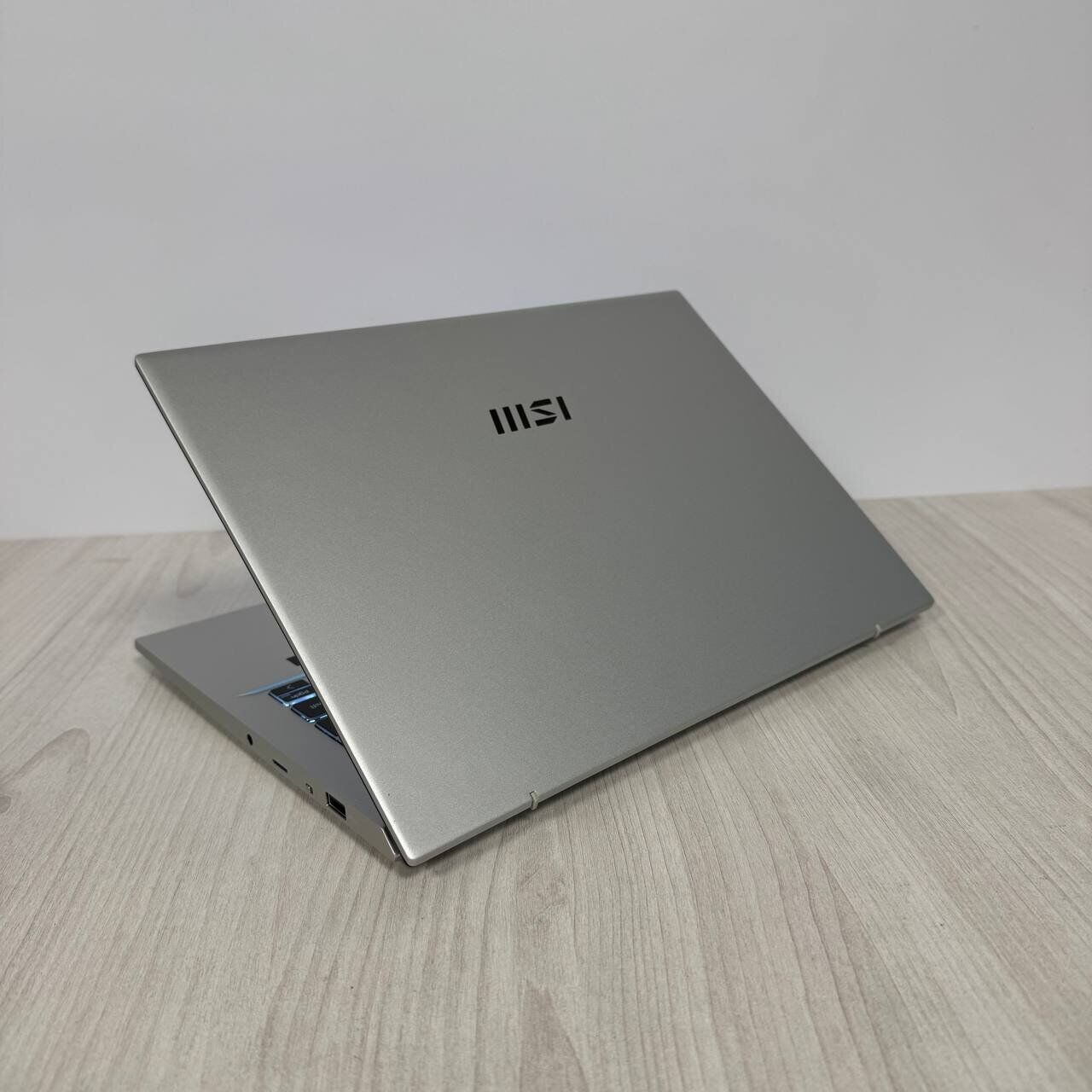 Ігровий ультрабук MSI Prestige 14 H B13UCX / 14" (1920x1200) IPS / Intel Core i9-13900H (14 (20) ядер по 2.6 - 5.4 GHz) / 32 GB DDR5 / 512 GB SSD NVMe / nVidia GeForce RTX 2050, 4 GB GDDR6, 64-bit / WebCam - Зображення 6