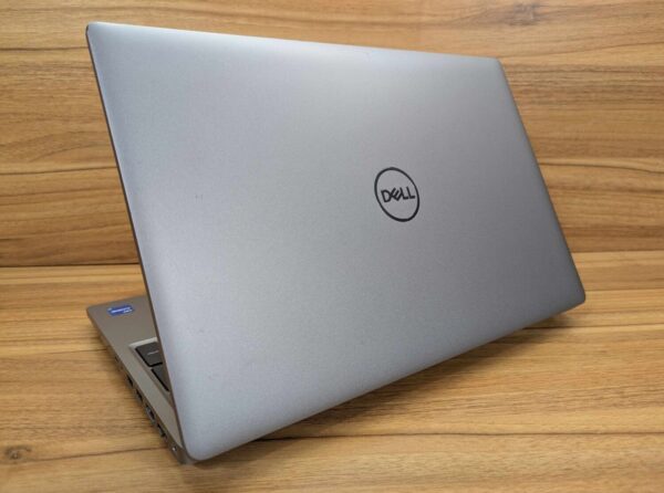 Мобільна робоча станція Dell Precision 3561 / 15.6" (1920x1080) IPS / Intel Core i5-11500H (6 (12) ядер по 2.4 - 4.6 GHz) / 32 GB DDR4 / 512 GB SSD / nVidia T600, 4 GB GDDR6, 128-bit / WebCam / Windows 11 - Зображення 6
