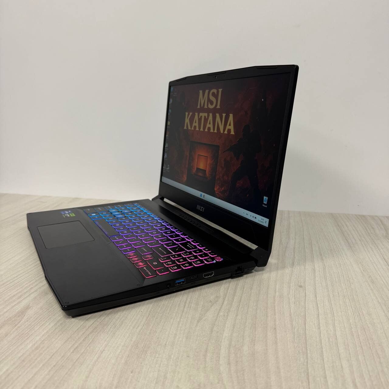 Ігровий ноутбук Б-клас MSI Katana 15 B12VGK / 15.6" (1920x1080) IPS / Intel Core i7-12650H (10 (16) ядер по 3.5 - 4.7 GHz) / 16 GB DDR5 / 1000 GB SSD NVMe / nVidia GeForce RTX 4070, 8 GB GDDR6, 128-bit / WebCam - Зображення 5