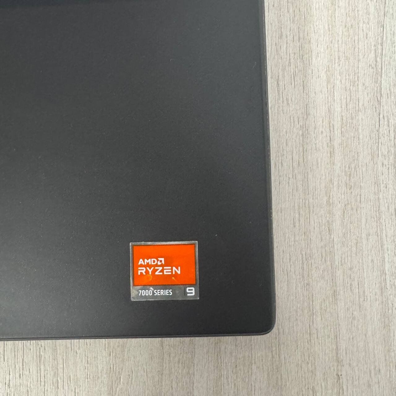 Ігровий ноутбук Б-клас Dell Alienware m18 R1 / 18" (1920x1200) IPS / AMD Ryzen 9 7845HX (12 (24) ядер по 3.0 - 5.2 GHz) / 16 GB DDR5 / 512 GB SSD NVMe / nVidia GeForce RTX 4070, 8 GB GDDR6, 128-bit / WebCam - Зображення 8