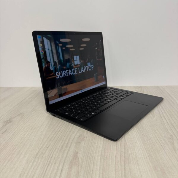 Ультрабук Б-клас Microsoft Surface Laptop 4 / 13.5" (2256x1504) IPS Touch / AMD Ryzen 5 4680U (6 (12) ядер по 2.2 - 4.0 GHz) / 16 GB DDR4 / 256 GB SSD NVMe / AMD Radeon RX Vega 7 Graphics / WebCam - Зображення 4