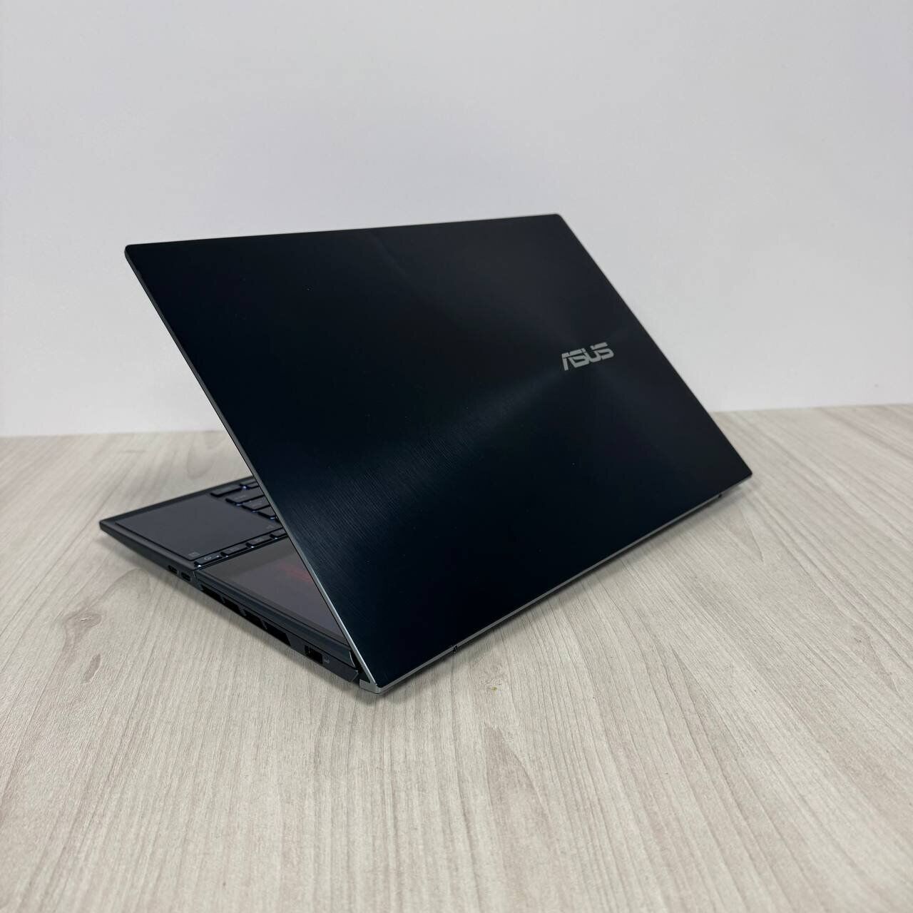Ігровий ноутбук Б-клас Asus ZenBook Pro Duo UX582ZS / 15.6" (3840x2160) OLED / Intel Core i7-11800H (8 (16) ядер по 1.9 - 4.6 GHz) / 32 GB DDR4 / 1000 GB SSD NVMe / nVidia GeForce RTX 3080, 8 GB GDDR6, 256-bit / WebCam - Зображення 6