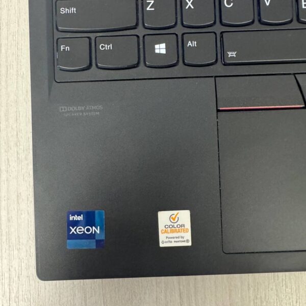 Мобільна робоча станція Б-клас Lenovo ThinkPad P15 Gen 2 / 15.6" (3840x2160) IPS / Intel Xeon W-11855M (6 (12) ядер по 3.2 - 4.9 GHz) / 64 GB DDR4 / 1000 GB SSD NVMe / nVidia RTX A5000, 16 GB GDDR6, 256-bit / WebCam - Зображення 8