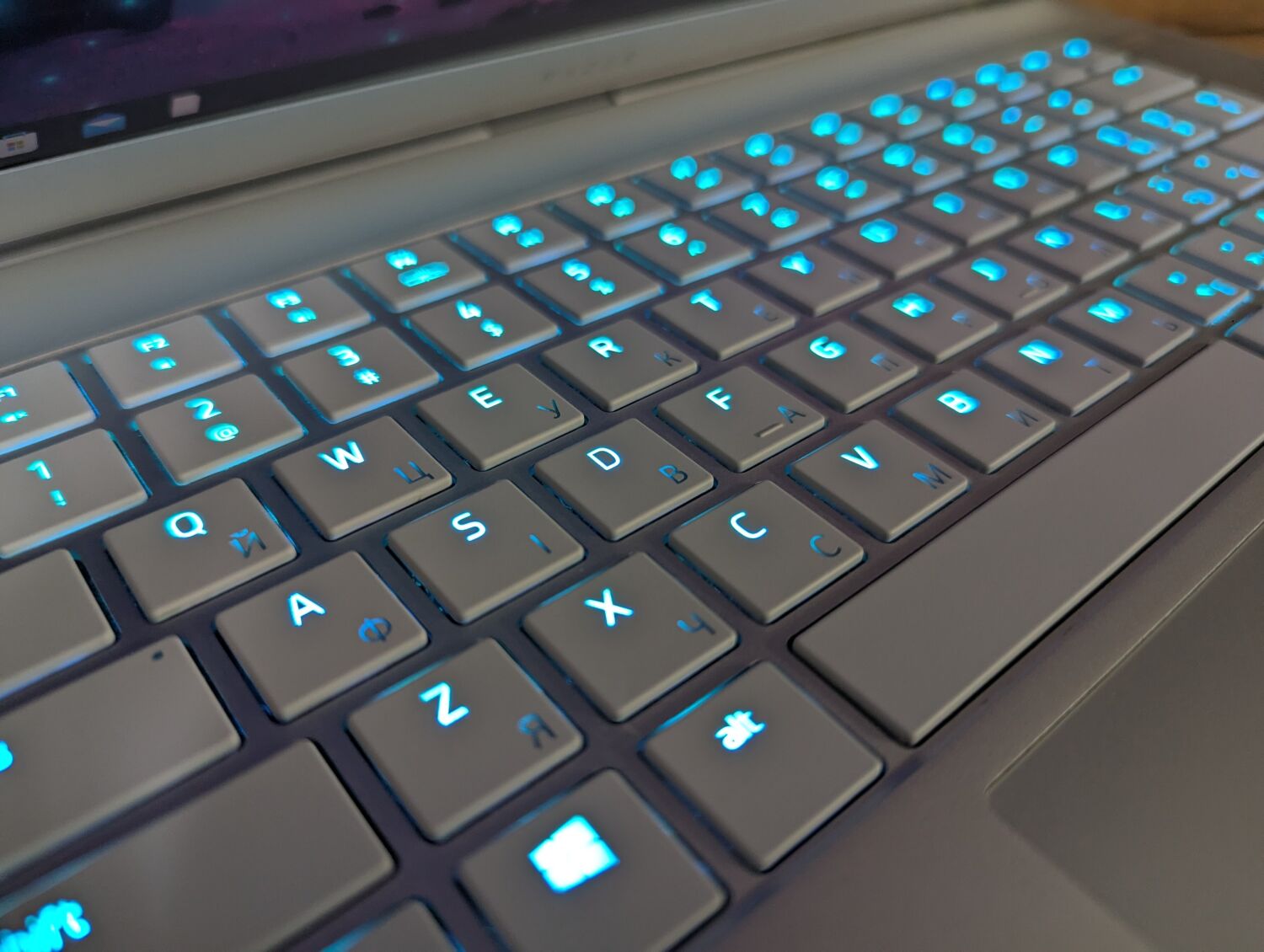 Ігровий ноутбук Razer Blade 15 RZ09 / 15.6" (1920x1080) IPS / Intel Core i7-9750H (6 (12) ядер по 2.6 - 4.5 GHz) / 16 GB DDR4 / 512 GB SSD / nVidia GeForce RTX 2070, 8 GB GDDR6, 256-bit / WebCam / Windows 10 - Зображення 6