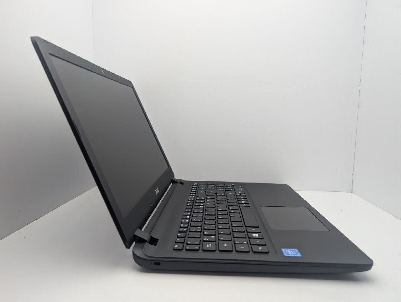 Ноутбук Acer Aspire ES1-533 / 15.6" (1366x768) TN / Intel Celeron N3450 (4 ядра по 1.1 - 2.2 GHz) / 6 GB DDR3 / 120 GB SSD / Intel HD Graphics 500 / WebCam / DVD-ROM - Зображення 4
