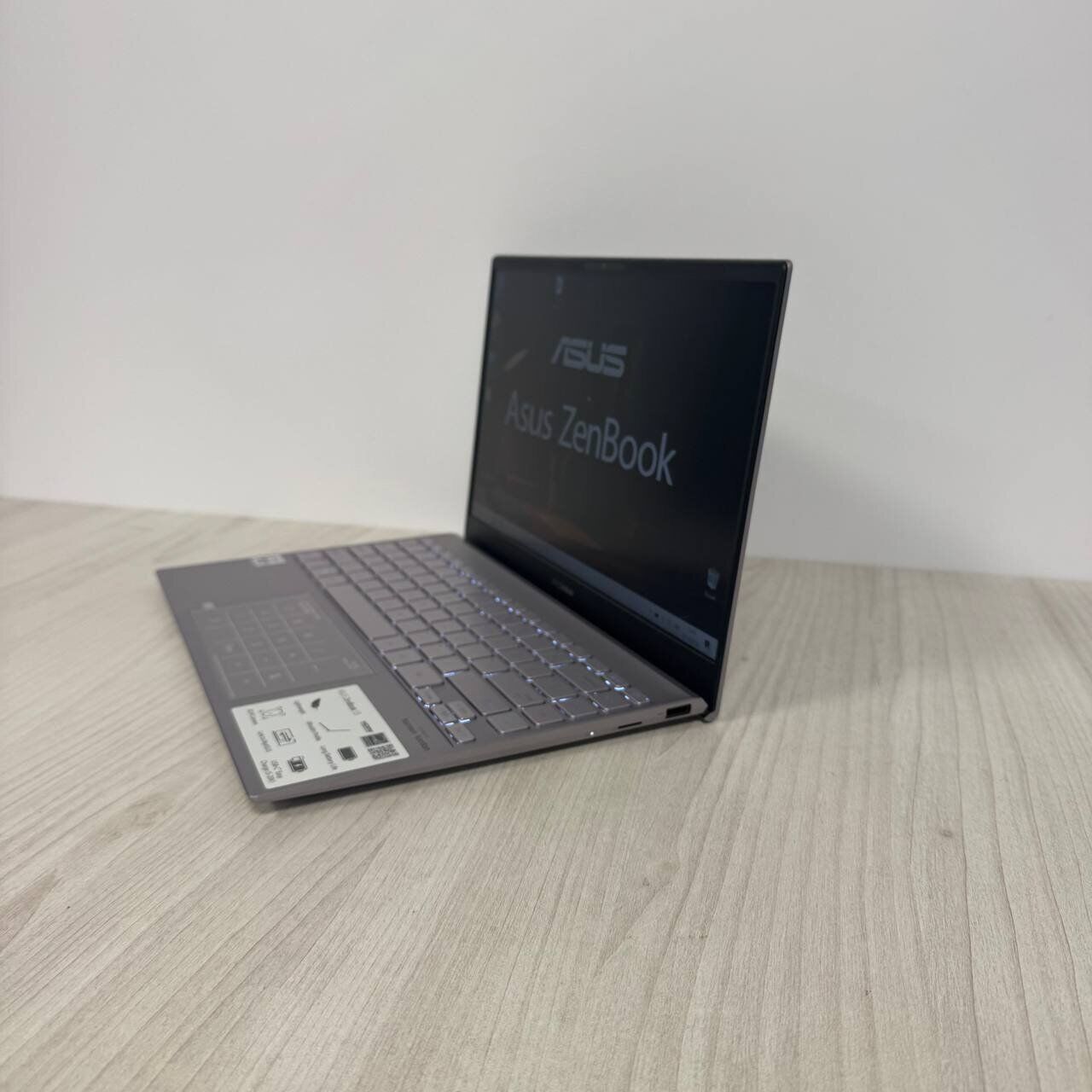 Ультрабук Asus ZenBook 13 UX325JA / 13.3" (1920x1080) IPS / Intel Core i5-1035G1 (4 (8) ядра по 1.0 - 3.6 GHz) / 8 GB DDR4 / 256 GB SSD NVMe / Intel UHD Graphics / WebCam - Зображення 4