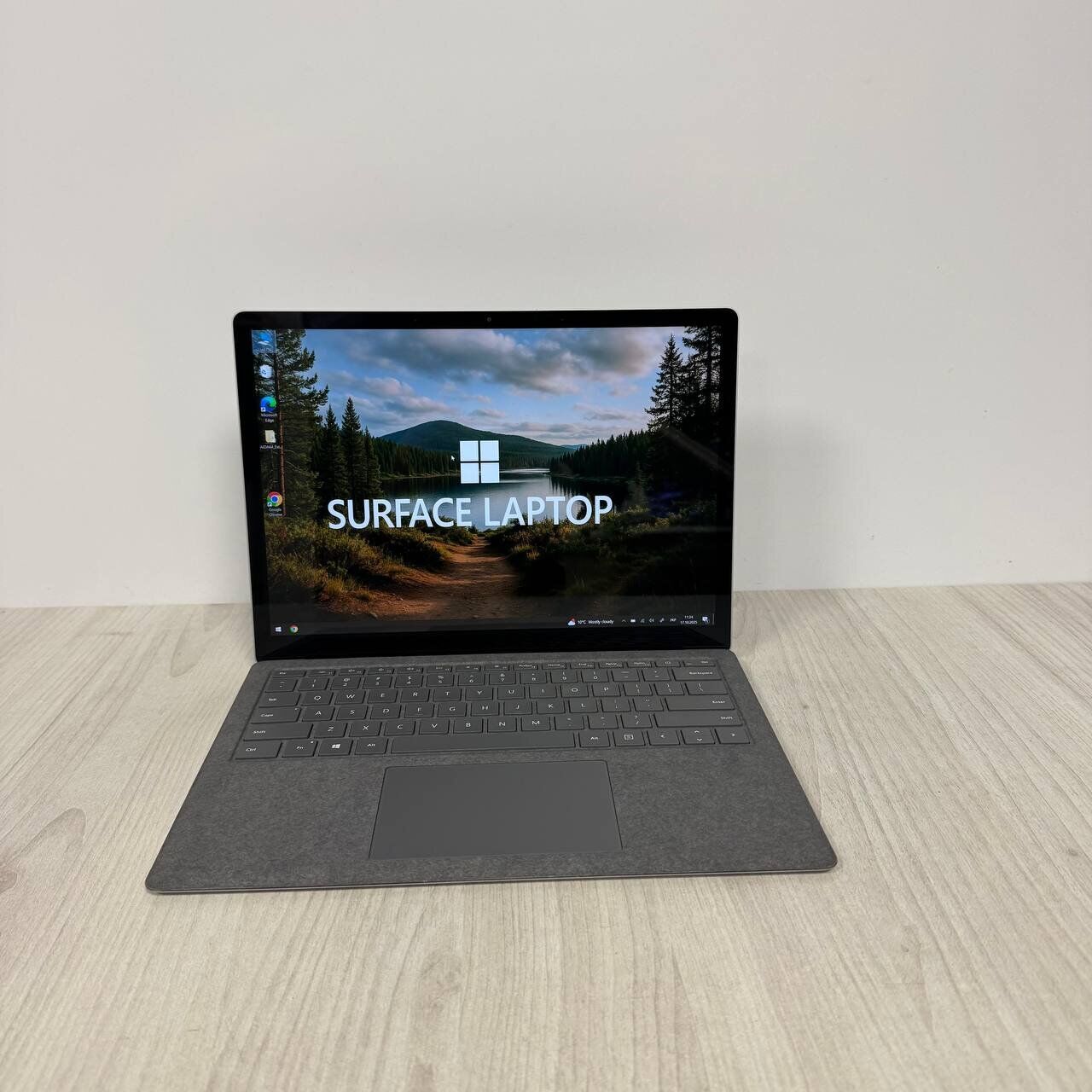 Ультрабук Microsoft Surface Laptop 3 / 13.5" (2256x1504) IPS Touch / Intel Core i5-1035G7 (4 (8) ядра по 1.2 - 3.7 GHz) / 8 GB DDR4 / 256 GB SSD NVMe / Intel Iris Plus Graphics / WebCam - Зображення 2