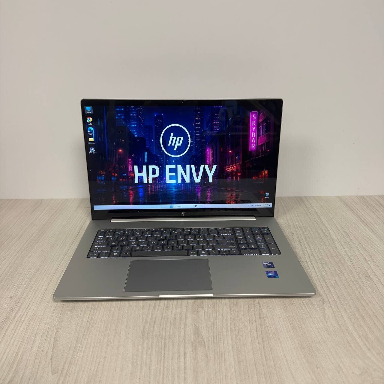 Ультрабук Б-клас HP Envy 17-da0047nr / 17.3" (1920x1080) IPS Touch / Intel Core Ultra 7 155H (16 (22) ядер по 3.8 - 4.8 GHz) / 16 GB DDR5 / 512 GB SSD NVMe / Intel Arc Graphics / WebCam - Зображення 2