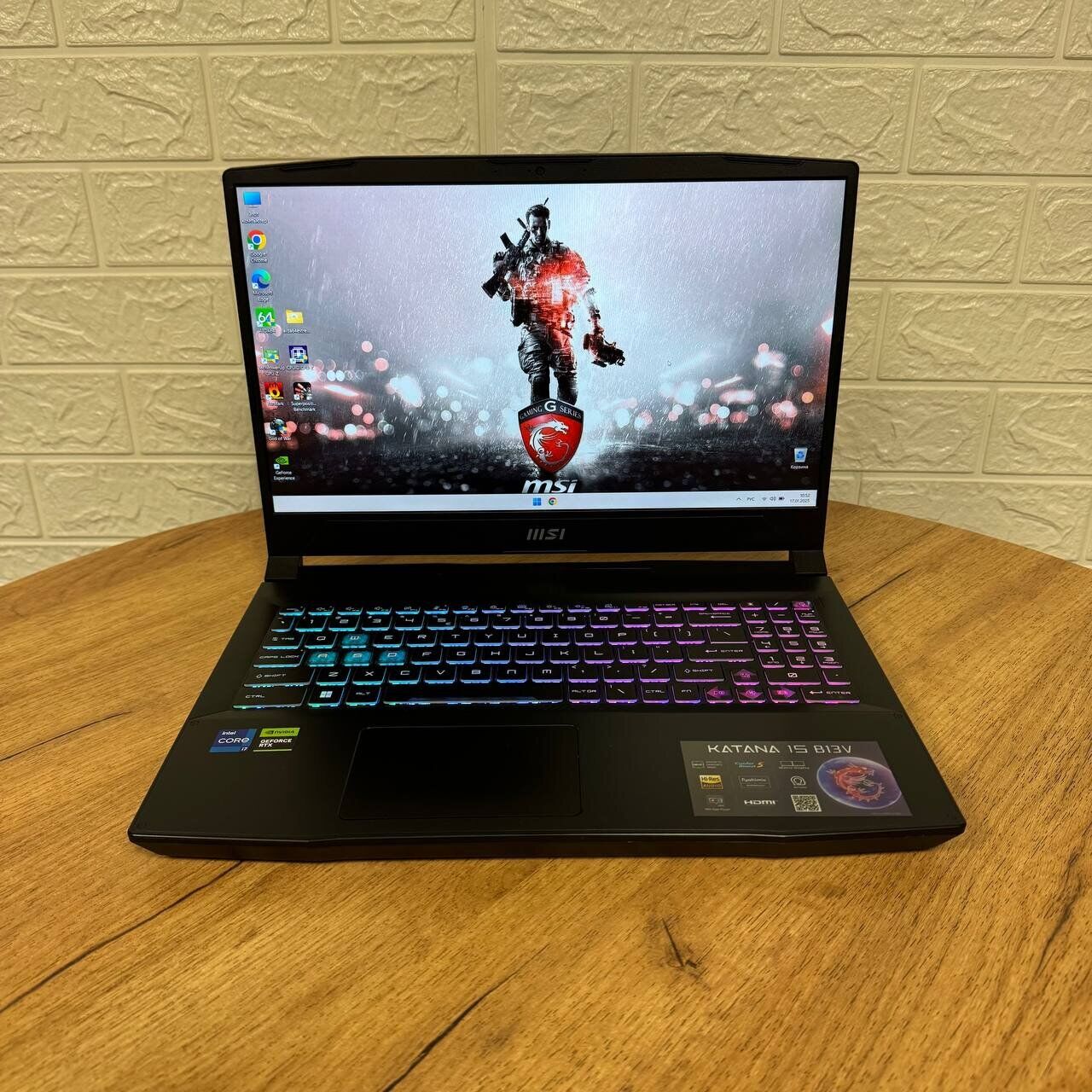 Ігровий ноутбук Б-клас MSI Katana 15 B13VEK / 15.6" (1920x1080) IPS / Intel Core i7-13620H (10 (16) ядра по 3.6 - 4.9 GHz) / 16 GB DDR5 / 512 GB SSD / nVidia GeForce RTX 4050, 6 GB GDDR6, 96-bit / WebCam - Зображення 2