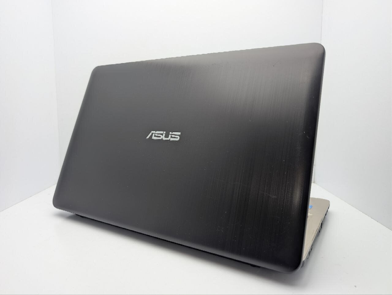 Ноутбук Asus F540L / 15.6" (1366x768) TN / Intel Core i3-4005U (2 (4) ядра по 1.7 GHz) / 8 GB DDR3 / 240 GB SSD / nVidia GeForce 920M, 2 GB GDDR3, 64-bit / WebCam - Зображення 8