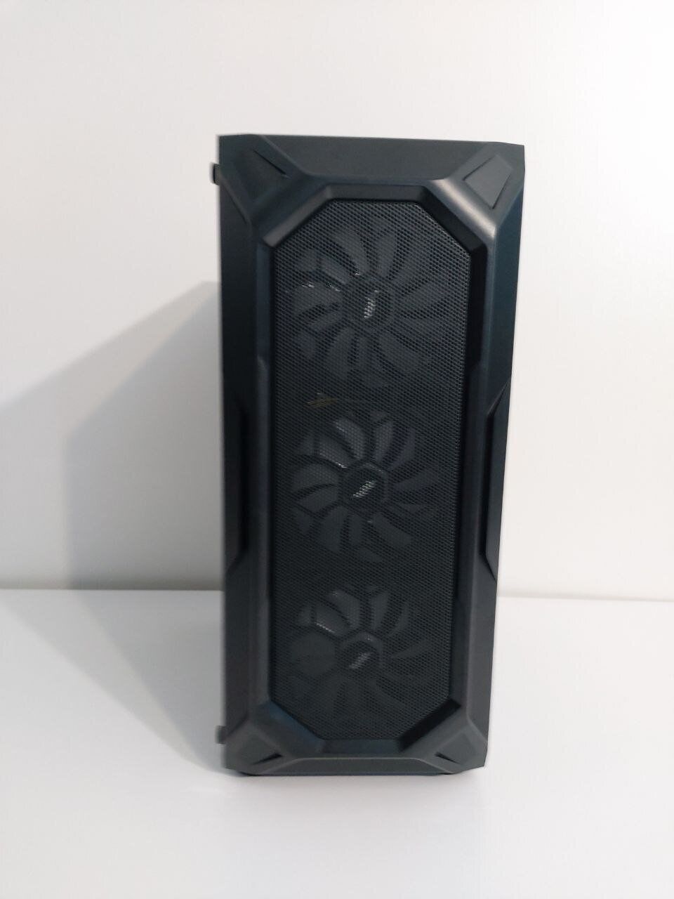 Комп'ютер 1stPlayer X6 Fire Base Tower / Intel Core i7-4790 (4 (8) ядер по 3.6 - 4.0 GHz) / 16 GB DDR3 / 512 GB SSD + 500 GB HDD / AMD Radeon RX 570, 8 GB GDDR5, 256-bit / 400W - Зображення 2