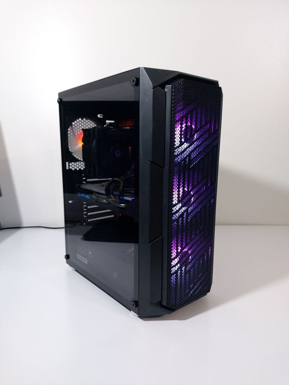 Комп'ютер 1stPlayer XF Fire Base Tower / Intel Core i7-4790 (4 (8) ядер по 3.6 - 4.0 GHz) / 28 GB DDR3 / 128 GB SSD + 512 GB SSD + 1000 GB HDD / AMD Radeon RX 580, 8 GB GDDR5, 256-bit / 400W - Зображення 3