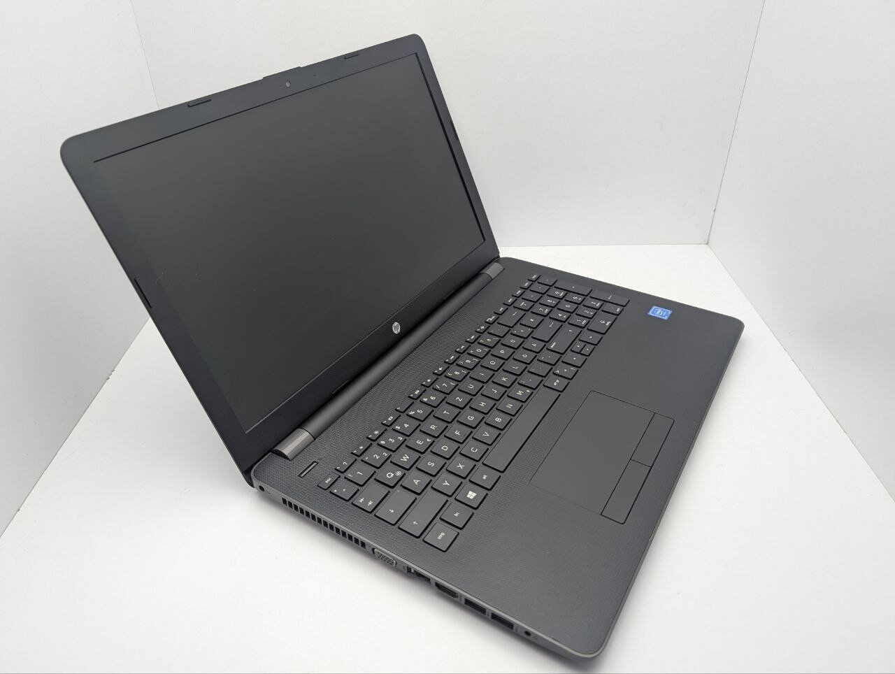 Ноутбук HP 250 G6 / 15.6" (1366x768) TN / Intel Core i3-6006U (2 (4) ядра по 2.0 GHz) / 8 GB DDR4 / 240 GB SSD / AMD Radeon 520, 2 GB GDDR3, 64-bit / WebCam - Зображення 5