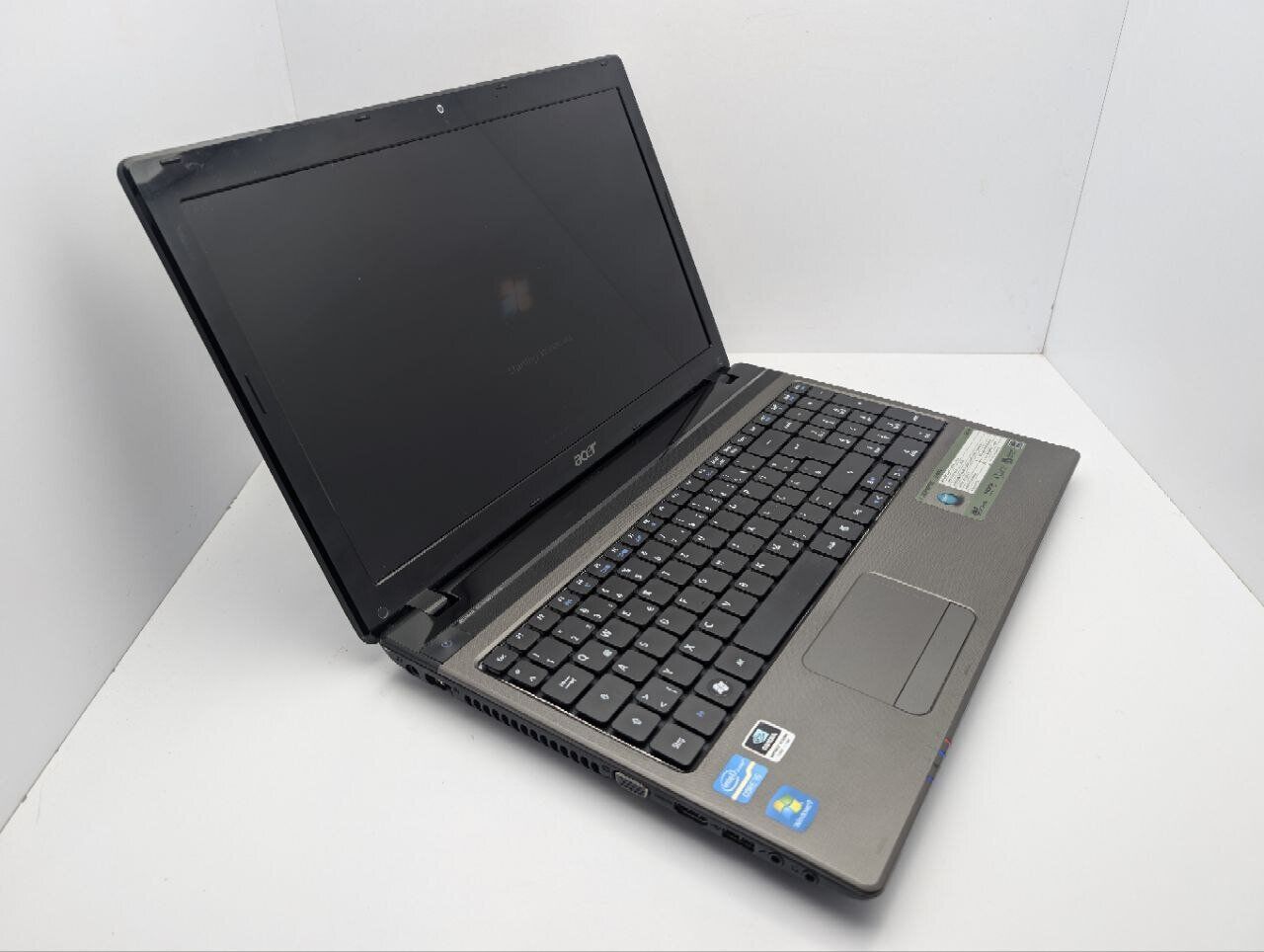 Ноутбук Acer Aspire 5750G / 15.6" (1366x768) TN / Intel Core i5-2430M (2 (4) ядра по 2.4 - 3.0 GHz) / 8 GB DDR3 / 750 GB HDD / nVidia GeForce GT 520M, 1 GB GDDR3, 64-bit / WebCam / DVD-ROM - Зображення 6