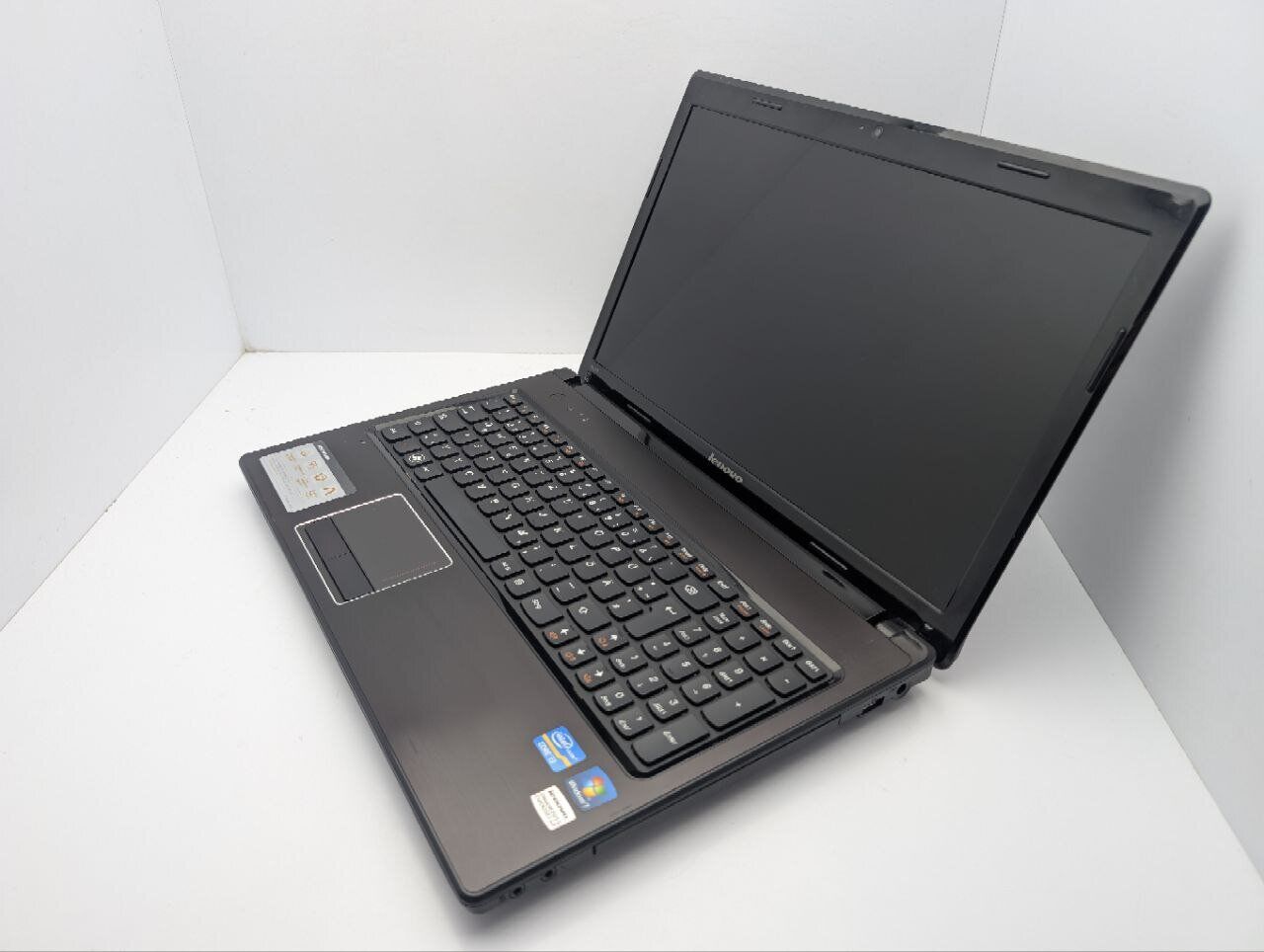 Ноутбук Lenovo G570 / 15.6" (1366x768) TN / Intel Core i3-2310M (2 (4) ядра по 2.1 GHz) / 8 GB DDR3 / 640 GB HDD / Intel HD Graphics 3000 / WebCam / DVD-ROM - Зображення 7