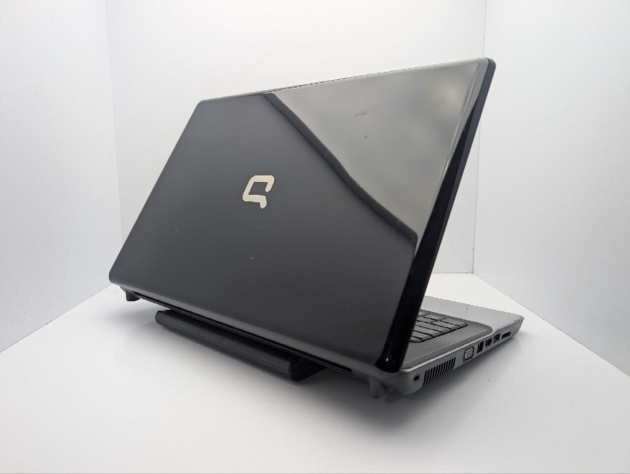 Ноутбук HP Compaq CQ71 / 17.3" (1600x900) TN / Intel Pentium T3400 (2 ядра по 2.1 GHz) / 4 GB DDR2 / 320 GB HDD / Intel HD Graphics / WebCam / DVD-ROM - Зображення 8