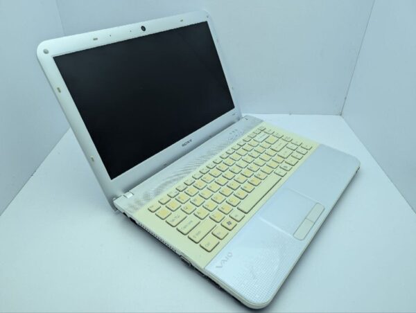 Ноутбук Sony VPCEA / 14" (1366x768) TN / Intel Core i3-350M (2 (4) ядра по 2.2 GHz) / 6 GB DDR3 / 320 GB HDD / Intel HD Graphics / WebCam / DVD-ROM - Зображення 6