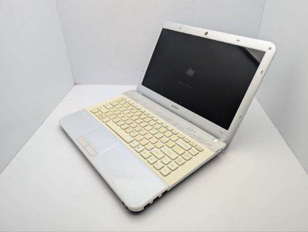Ноутбук Sony VPCEA / 14" (1366x768) TN / Intel Core i3-350M (2 (4) ядра по 2.2 GHz) / 6 GB DDR3 / 320 GB HDD / Intel HD Graphics / WebCam / DVD-ROM - Зображення 7