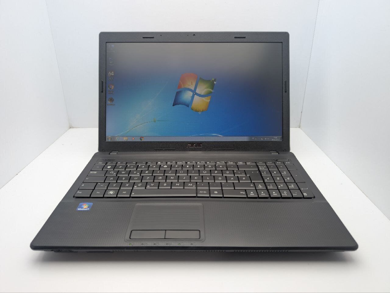 Ноутбук Asus X54C / 15.6" (1366x768) TN / Intel Pentium B960 (2 ядра по 2.2 GHz) / 8 GB DDR3 / 500 GB HDD / Intel HD Graphics / WebCam / DVD-ROM - Зображення 2