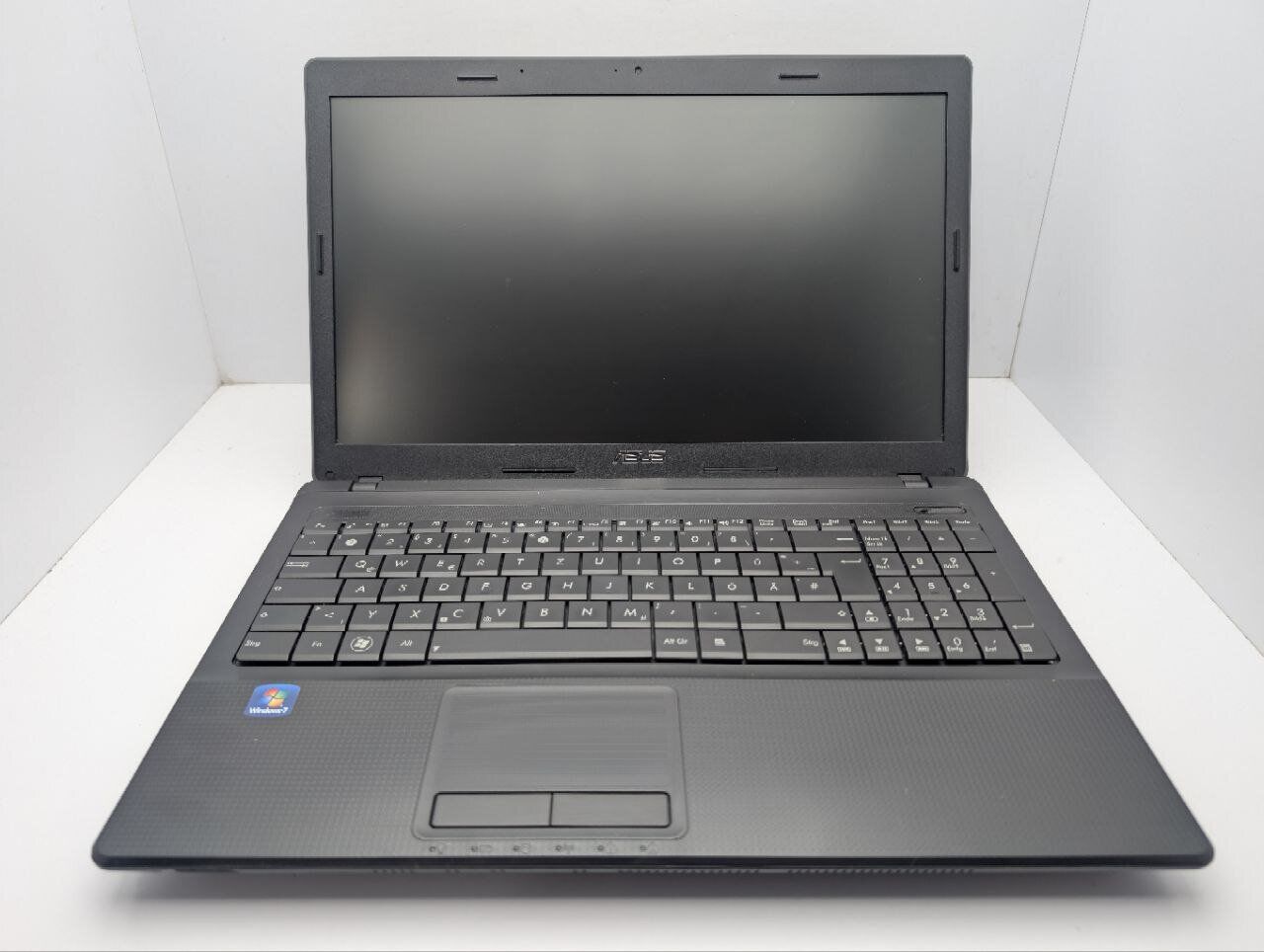 Ноутбук Asus X54C / 15.6" (1366x768) TN / Intel Pentium B960 (2 ядра по 2.2 GHz) / 8 GB DDR3 / 500 GB HDD / Intel HD Graphics / WebCam / DVD-ROM - Зображення 3