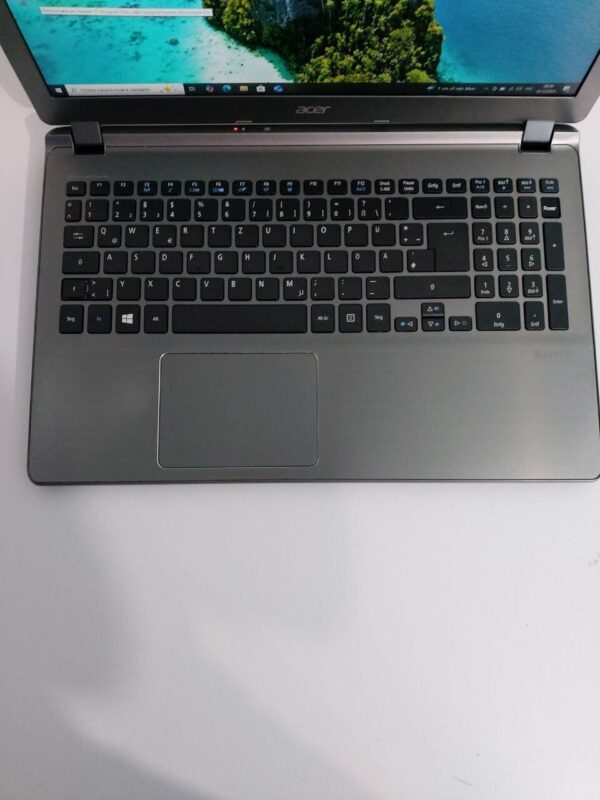 Ноутбук Acer Aspire V5-573G / 15.6" (1920x1080) TN / Intel Core i5-4210U (2 (4) ядра по 1.7 - 2.7 GHz) / 12 GB DDR3 / 512 GB SSD / nVidia GeForce GTX 850M, 2 GB GDDR3, 128-bit / WebCam - Зображення 3
