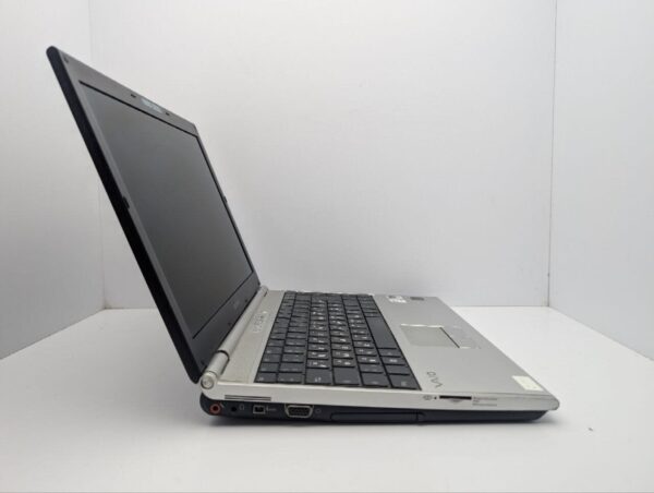 Ноутбук Sony VGN-SZ61MN / 13.3" (1366x768) TN / Intel Core 2 Duo T5600 (2 ядра по 1.8 GHz) / 4 GB DDR2 / 160 GB HDD / Intel Graphics / WebCam / АКБ не тримає - Зображення 5