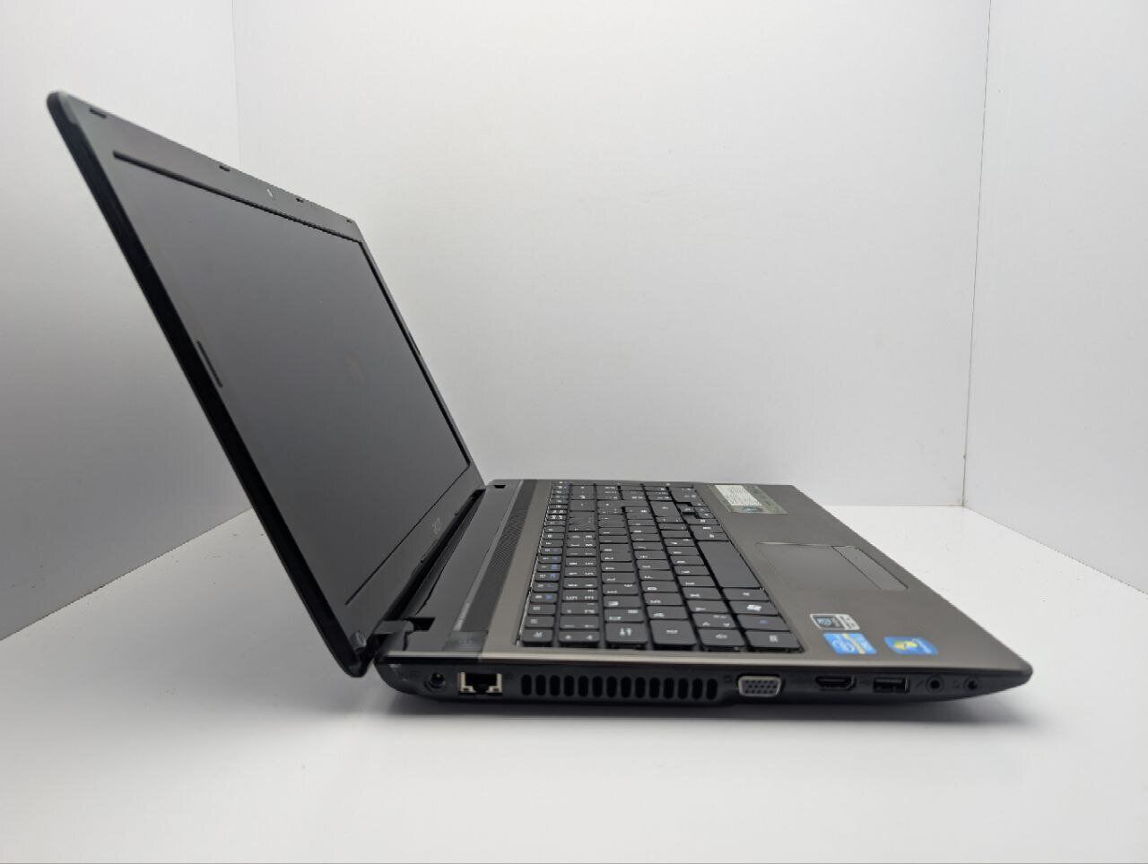 Ноутбук Acer Aspire 5750G / 15.6" (1366x768) TN / Intel Core i5-2430M (2 (4) ядра по 2.4 - 3.0 GHz) / 8 GB DDR3 / 750 GB HDD / nVidia GeForce GT 520M, 1 GB GDDR3, 64-bit / WebCam / DVD-ROM - Зображення 4