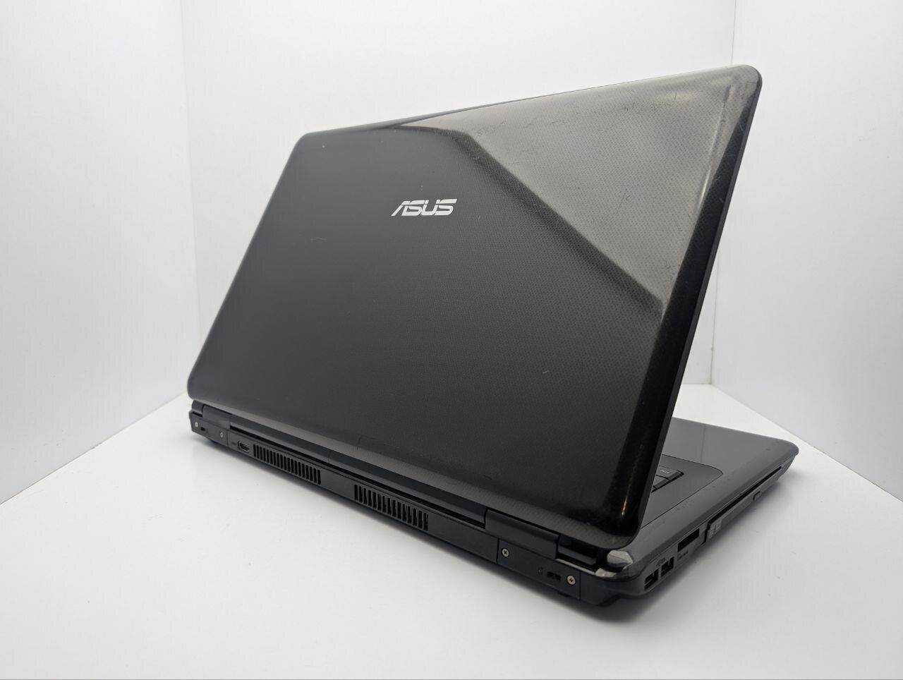 Ноутбук Asus X70I / 17.3" (1600x900) TN / Intel Pentium T4300 (2 ядра по 2.1 GHz) / 4 GB DDR2 / 500 GB HDD / nVidia GeForce GT 220M, 1 GB GDDR2, 128-bit / WebCam / DVD-ROM - Зображення 8