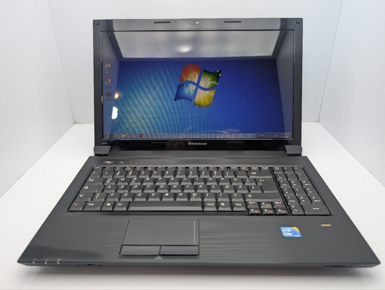 Ноутбук Lenovo B560 / 15.6" (1366x768) TN / Intel Core i3-380M (2 (4) ядра по 2.5 GHz) / 6 GB DDR3 / 320 GB HDD / Intel HD Graphics / WebCam / DVD-ROM - Зображення 2