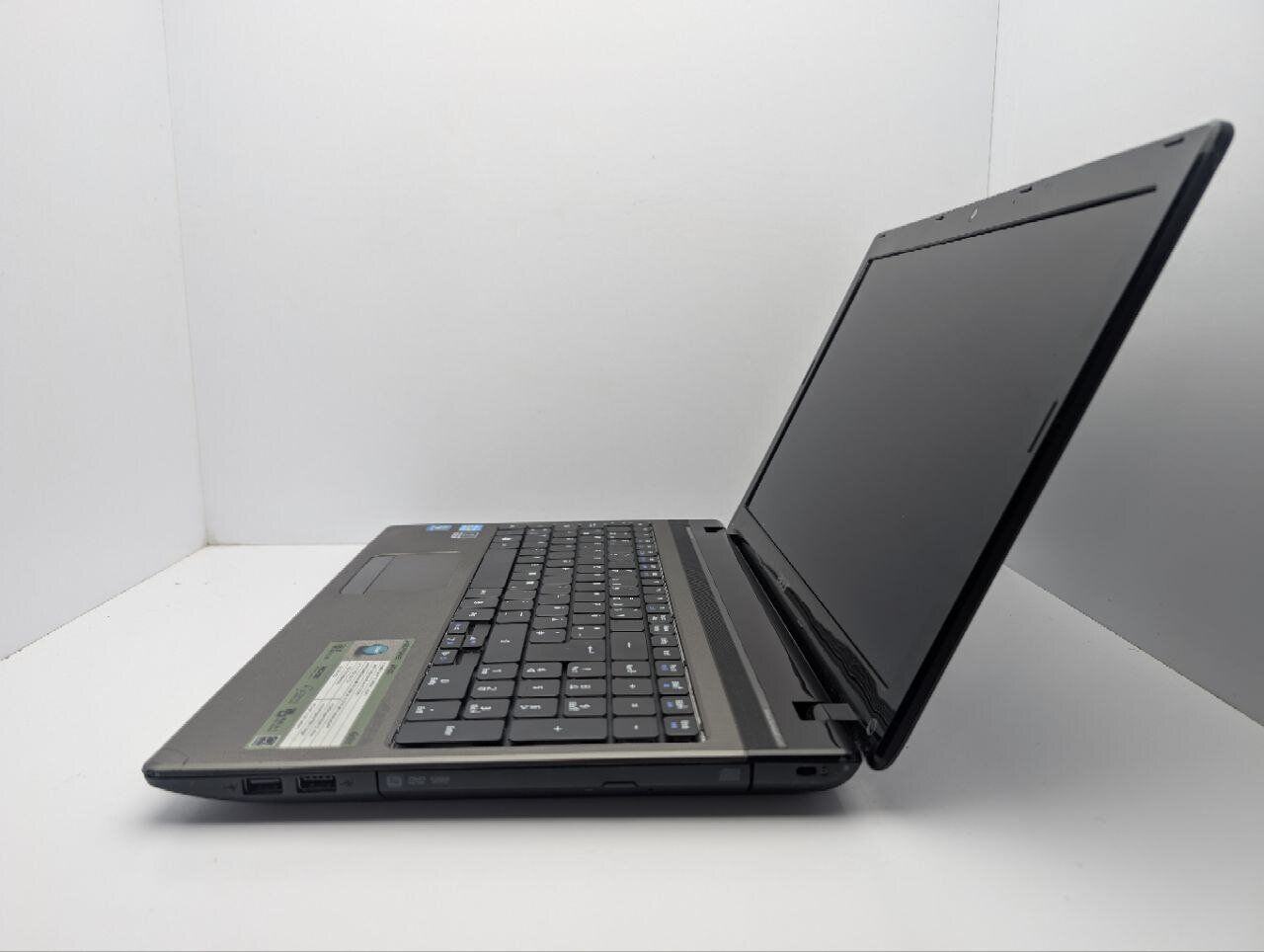 Ноутбук Acer Aspire 5750G / 15.6" (1366x768) TN / Intel Core i5-2430M (2 (4) ядра по 2.4 - 3.0 GHz) / 8 GB DDR3 / 750 GB HDD / nVidia GeForce GT 520M, 1 GB GDDR3, 64-bit / WebCam / DVD-ROM - Зображення 5