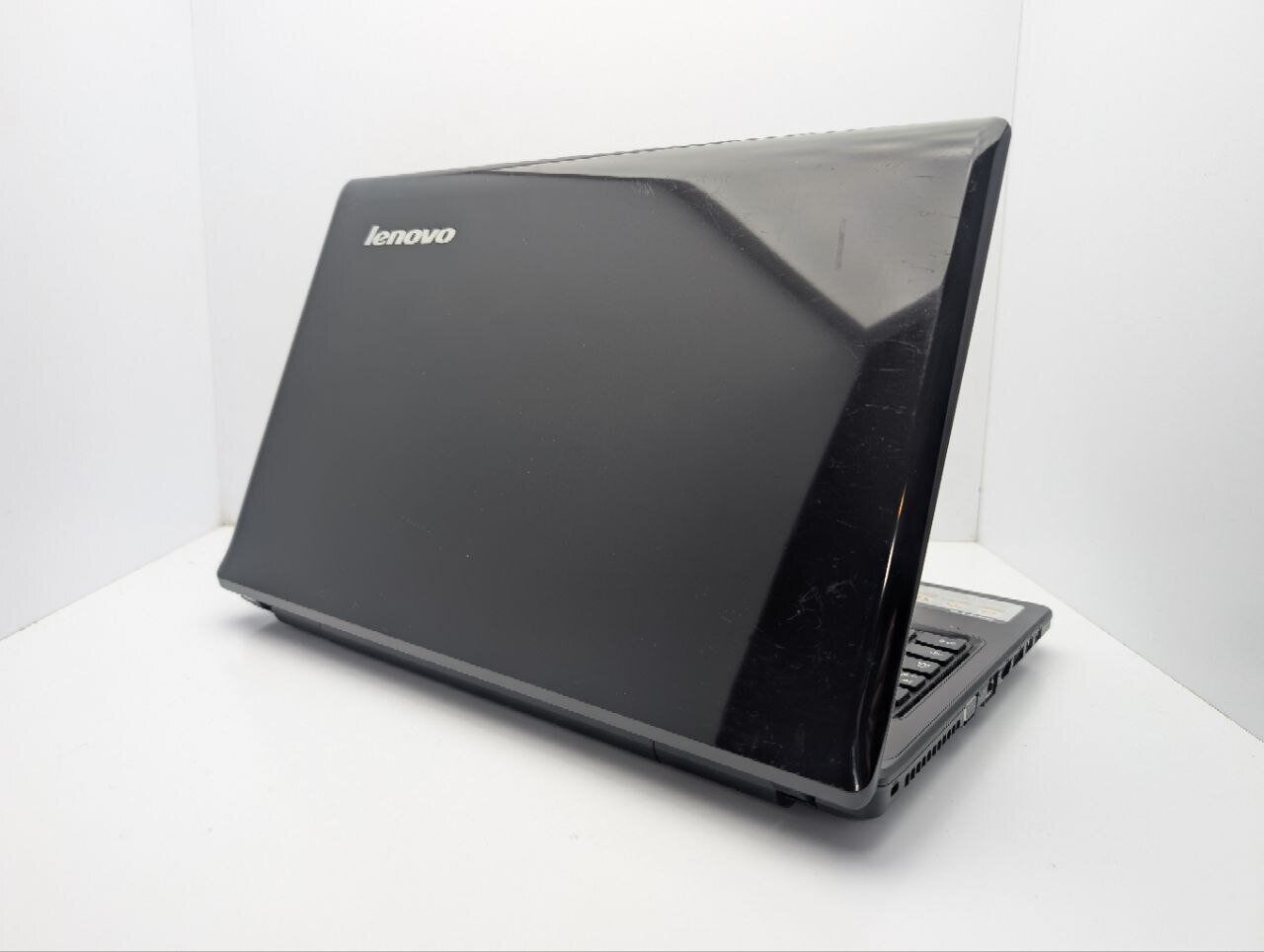 Ноутбук Lenovo G570 / 15.6" (1366x768) TN / Intel Core i3-2310M (2 (4) ядра по 2.1 GHz) / 8 GB DDR3 / 640 GB HDD / Intel HD Graphics 3000 / WebCam / DVD-ROM - Зображення 8