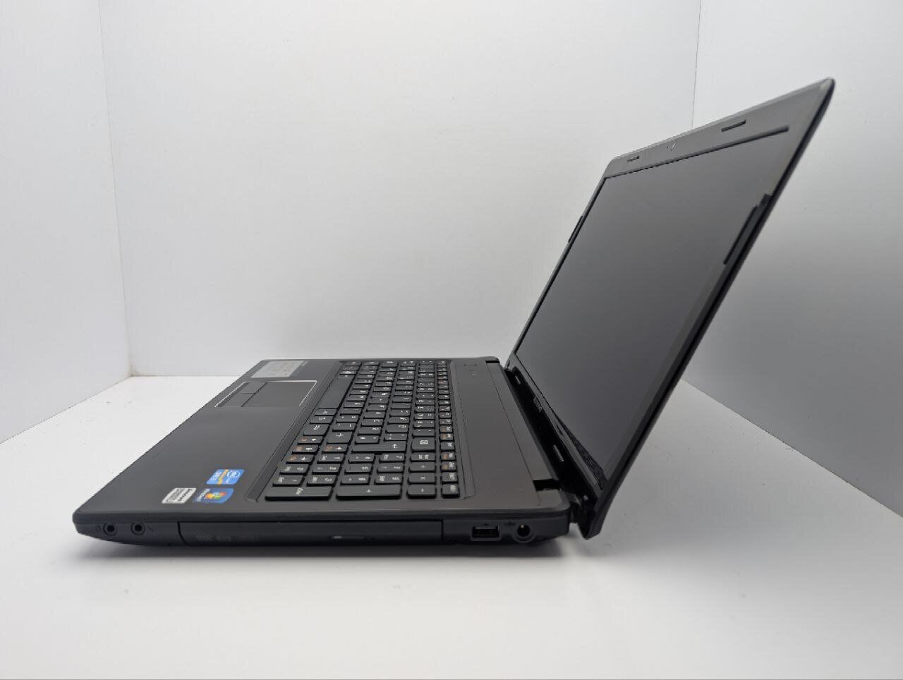 Ноутбук Lenovo G570 / 15.6" (1366x768) TN / Intel Core i3-2310M (2 (4) ядра по 2.1 GHz) / 8 GB DDR3 / 640 GB HDD / Intel HD Graphics 3000 / WebCam / DVD-ROM - Зображення 5