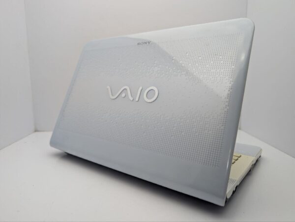 Ноутбук Sony VPCEA / 14" (1366x768) TN / Intel Core i3-350M (2 (4) ядра по 2.2 GHz) / 6 GB DDR3 / 320 GB HDD / Intel HD Graphics / WebCam / DVD-ROM - Зображення 8
