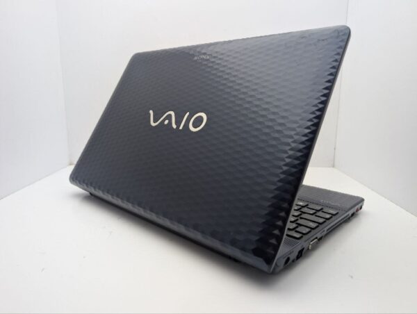 Ноутбук Sony VPC EH2M1E / 15.6" (1366x768) TN / Intel Core i3-2330M (2 (4) ядра по 2.2 GHz) / 6 GB DDR3 / 640 GB HDD / nVidia GeForce 410M, 1 GB GDDR3, 64-bit / WebCam / DVD-ROM - Зображення 8