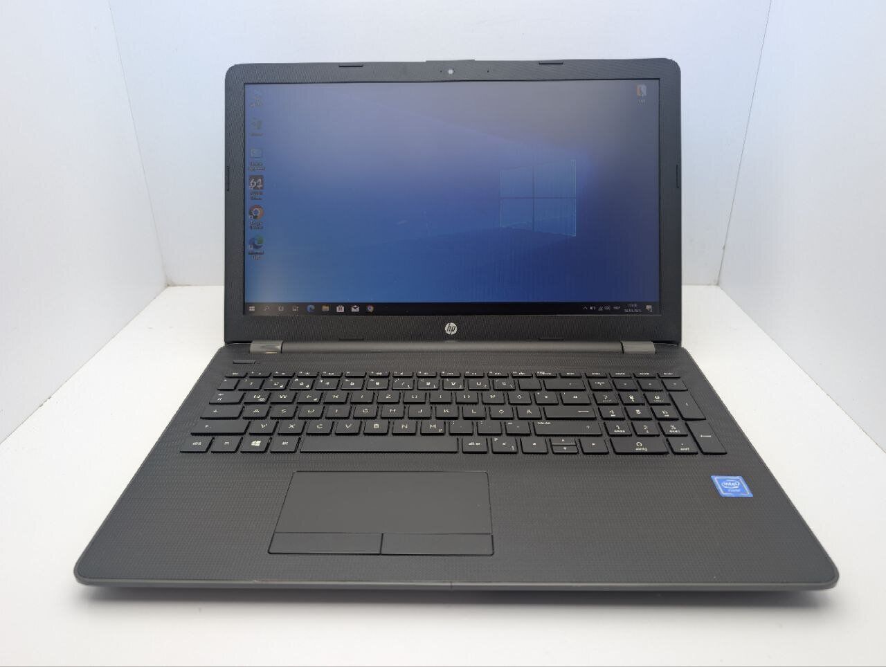 Ноутбук HP 250 G6 / 15.6" (1366x768) TN / Intel Core i3-6006U (2 (4) ядра по 2.0 GHz) / 8 GB DDR4 / 240 GB SSD / AMD Radeon 520, 2 GB GDDR3, 64-bit / WebCam - Зображення 2