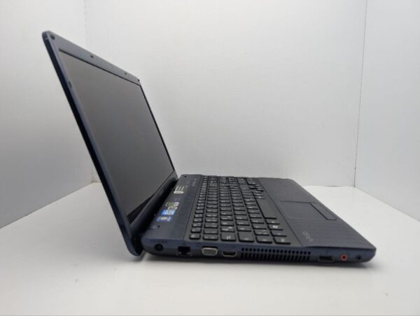 Ноутбук Sony VPC EH2M1E / 15.6" (1366x768) TN / Intel Core i3-2330M (2 (4) ядра по 2.2 GHz) / 6 GB DDR3 / 640 GB HDD / nVidia GeForce 410M, 1 GB GDDR3, 64-bit / WebCam / DVD-ROM - Зображення 4