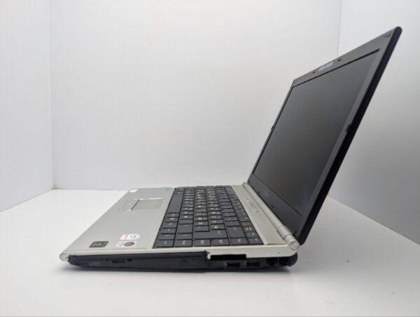 Ноутбук Sony VGN-SZ61MN / 13.3" (1366x768) TN / Intel Core 2 Duo T5600 (2 ядра по 1.8 GHz) / 4 GB DDR2 / 160 GB HDD / Intel Graphics / WebCam / АКБ не тримає - Зображення 6