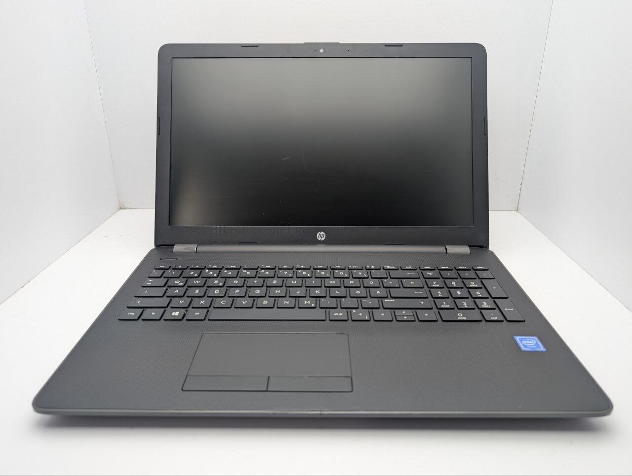 Ноутбук HP 250 G6 / 15.6" (1366x768) TN / Intel Core i3-6006U (2 (4) ядра по 2.0 GHz) / 8 GB DDR4 / 240 GB SSD / AMD Radeon 520, 2 GB GDDR3, 64-bit / WebCam - Зображення 3