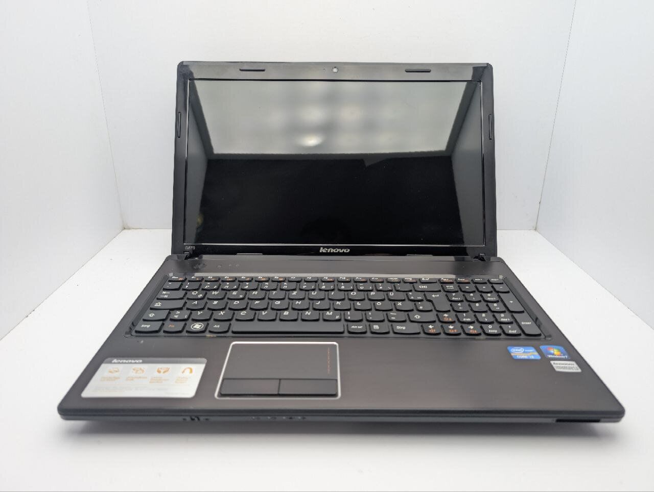 Ноутбук Lenovo G570 / 15.6" (1366x768) TN / Intel Core i3-2310M (2 (4) ядра по 2.1 GHz) / 8 GB DDR3 / 640 GB HDD / Intel HD Graphics 3000 / WebCam / DVD-ROM - Зображення 3