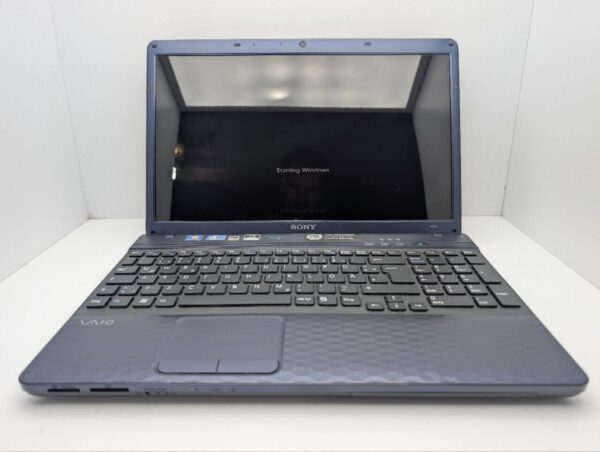 Ноутбук Sony VPC EH2M1E / 15.6" (1366x768) TN / Intel Core i3-2330M (2 (4) ядра по 2.2 GHz) / 6 GB DDR3 / 640 GB HDD / nVidia GeForce 410M, 1 GB GDDR3, 64-bit / WebCam / DVD-ROM - Зображення 3