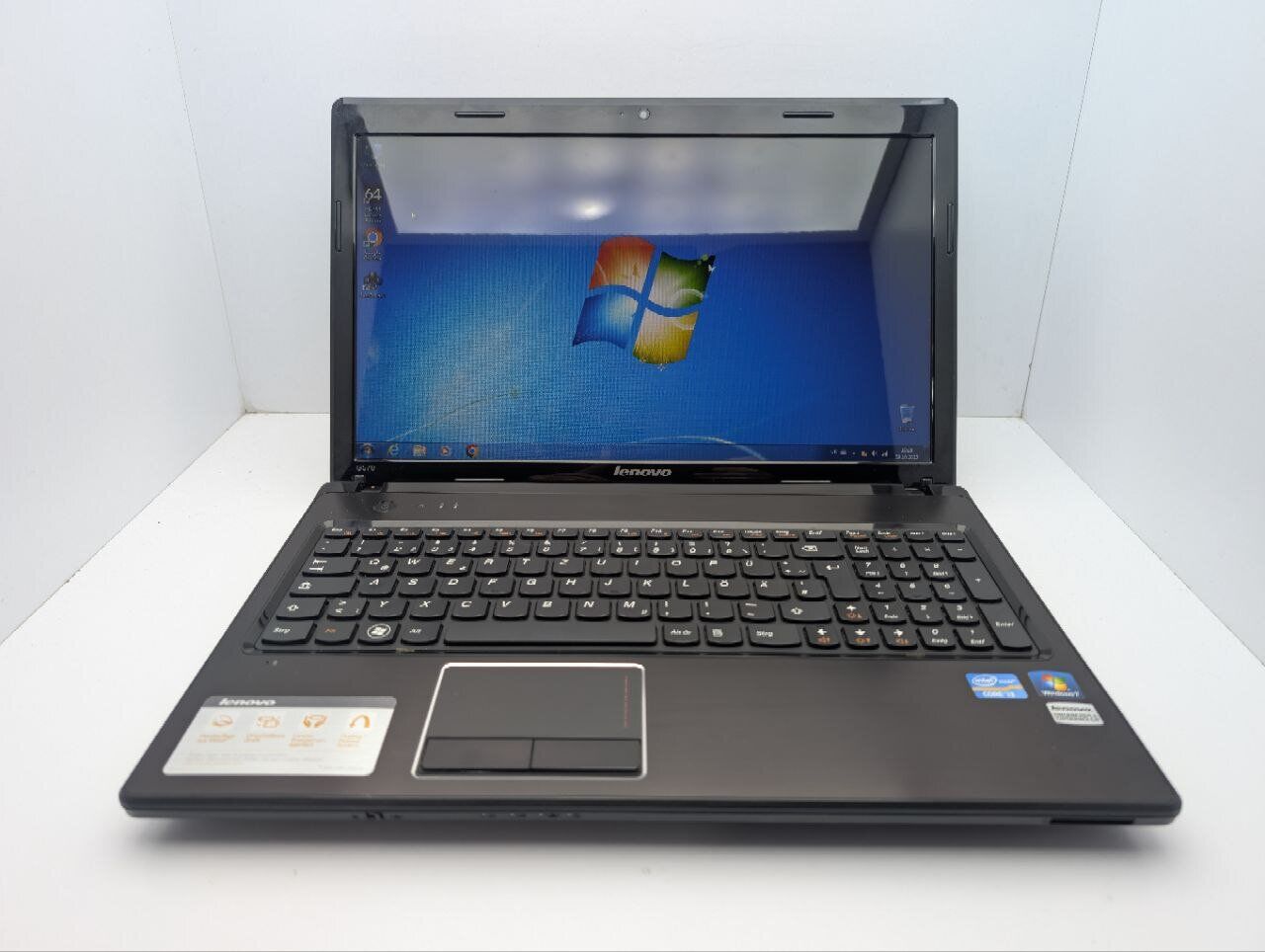 Ноутбук Lenovo G570 / 15.6" (1366x768) TN / Intel Core i3-2310M (2 (4) ядра по 2.1 GHz) / 8 GB DDR3 / 640 GB HDD / Intel HD Graphics 3000 / WebCam / DVD-ROM - Зображення 2