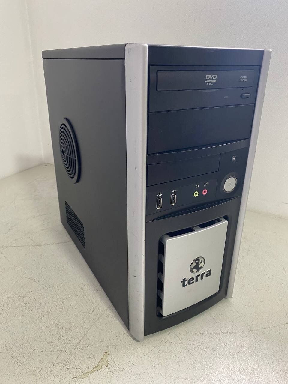 Комп'ютер NoName Tower / Intel Core i7-3770 (4 (8) ядра по 3.4 - 3.9 GHz) / 16 GB DDR3 / 256 GB SSD / nVidia GeForce GT 610, 2 GB GDDR3, 64-bit / DVD-ROM - Зображення 3